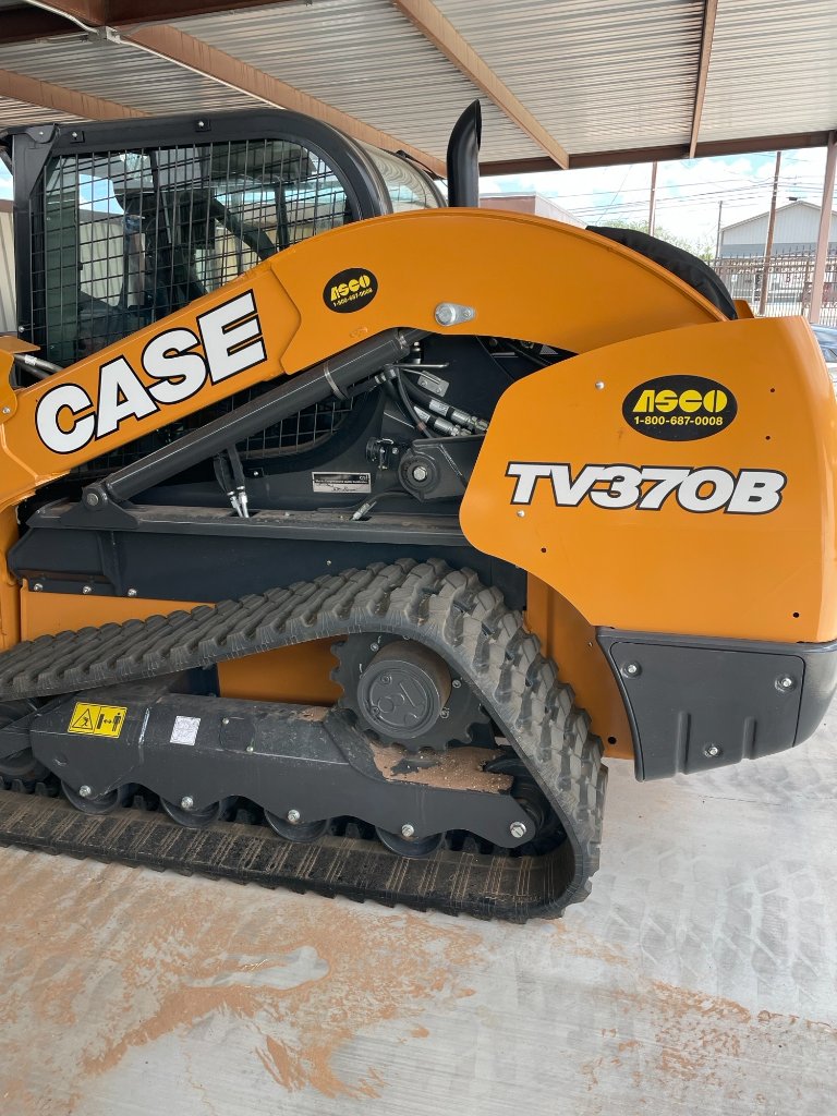 CASE TV370B close up