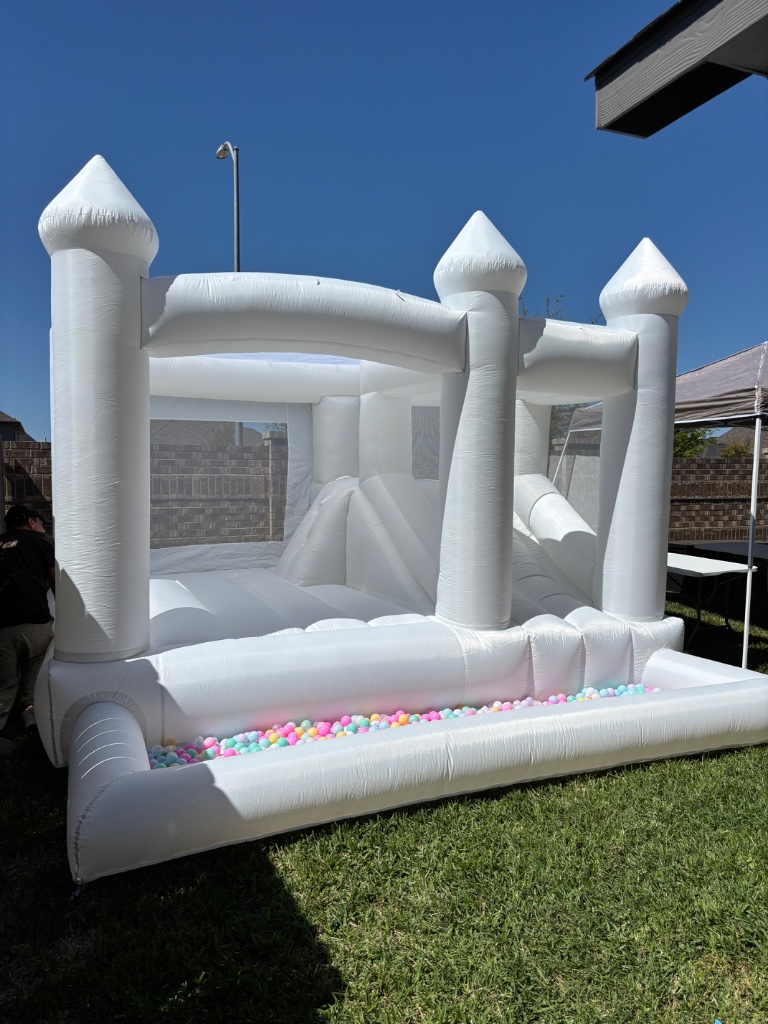 White bounce castle with colorful ball pit 🏰🎉