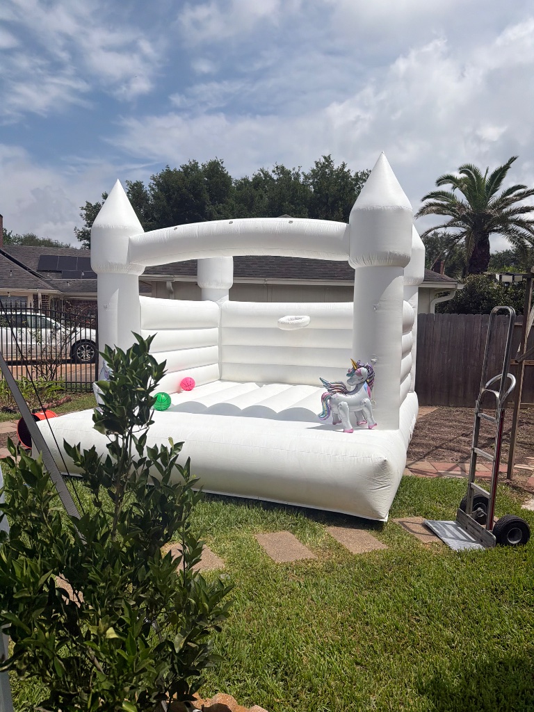 White castle bounce house — unicorn magic 🏰🦄