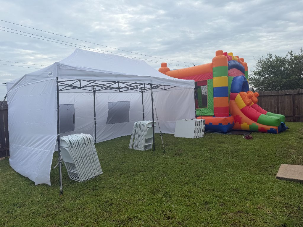 White canopy & Lego bounce house — backyard glam combo 🧱🎈