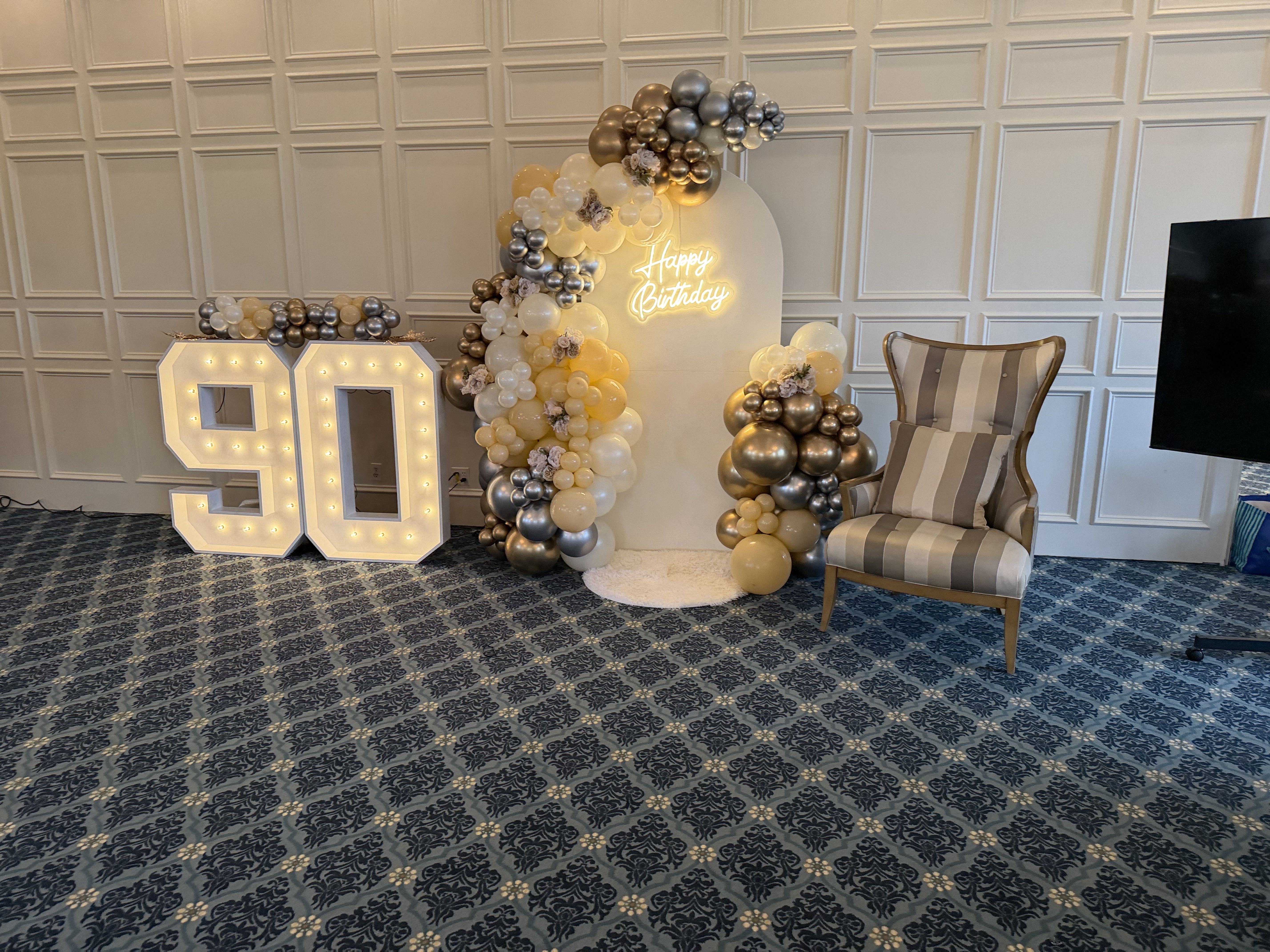 90th birthday arch — white, gold & neon glow 🎂
