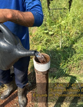 Ensaio de permeabilidade do solo com injeção de água no tubo de sondagem