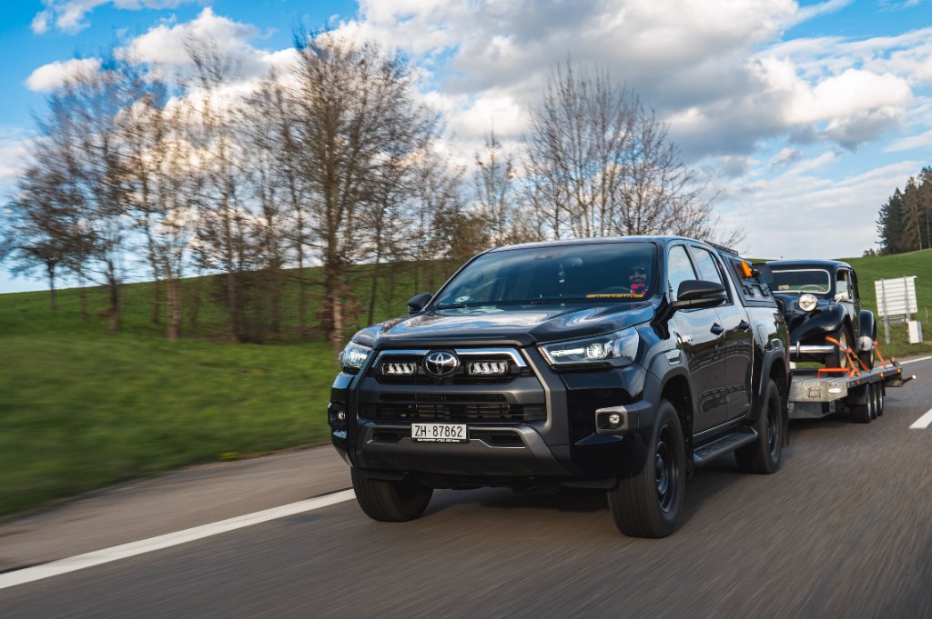 Toyota Hilux Invincible (2025)