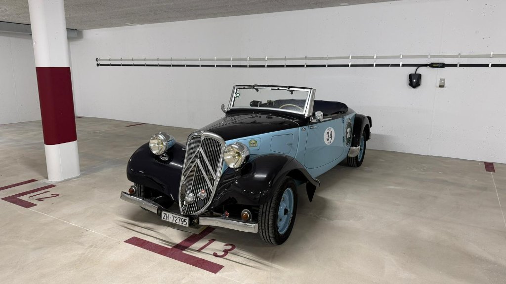 Citroën Traction Cabriolet sicher am Zielort übergeben