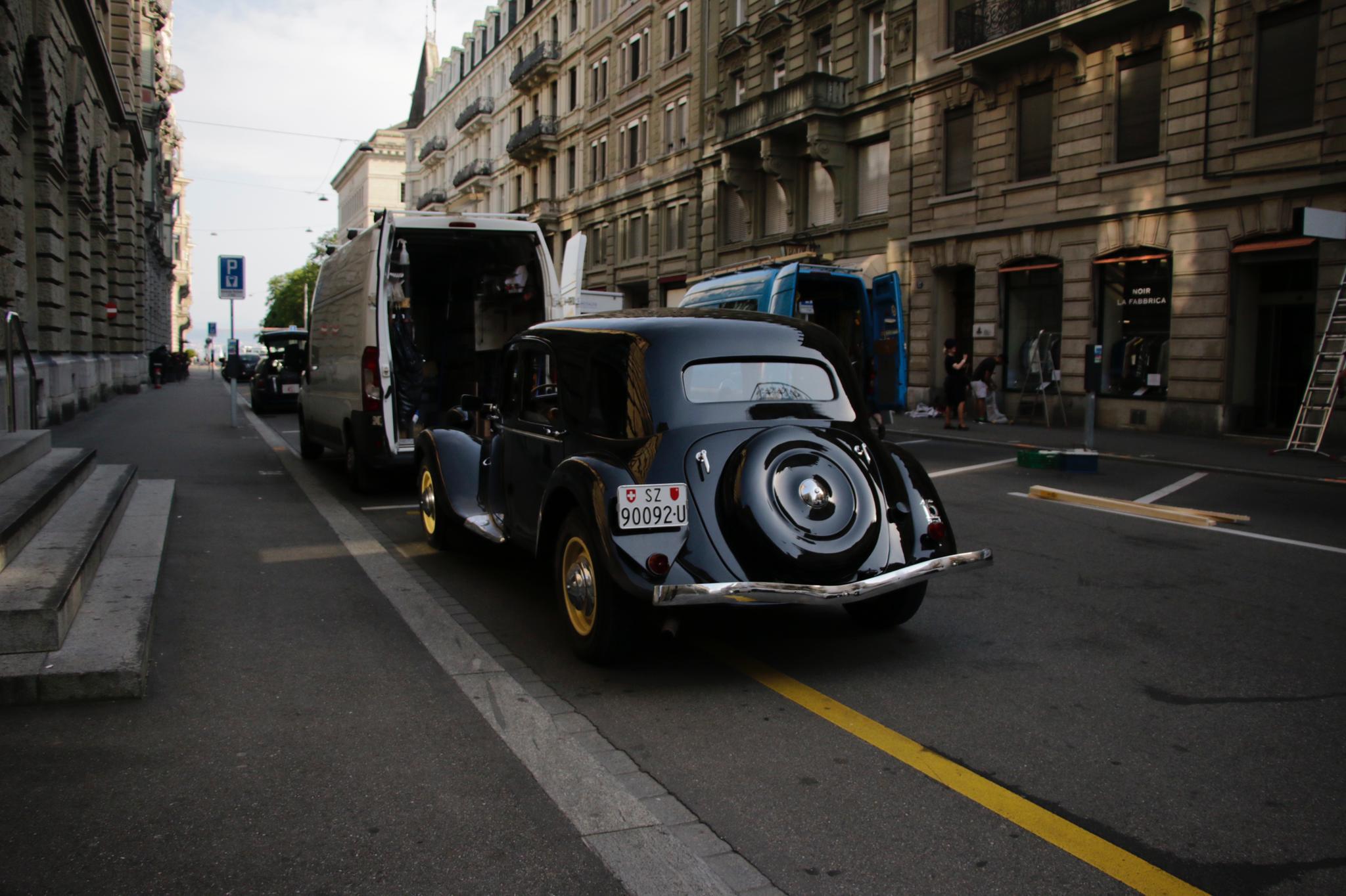 Citroën 15 Six als transportierter Oldtimer