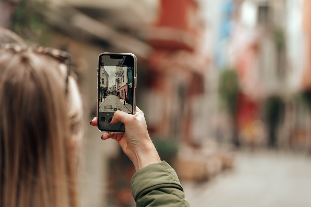 Wedding Photo Scavenger Hunt: How to Make Your Guests the Photographers