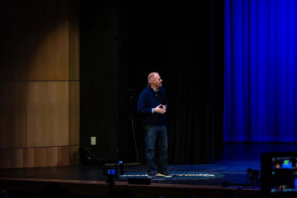 How Women Entrepreneurs Can Build a Public Speaking Platform