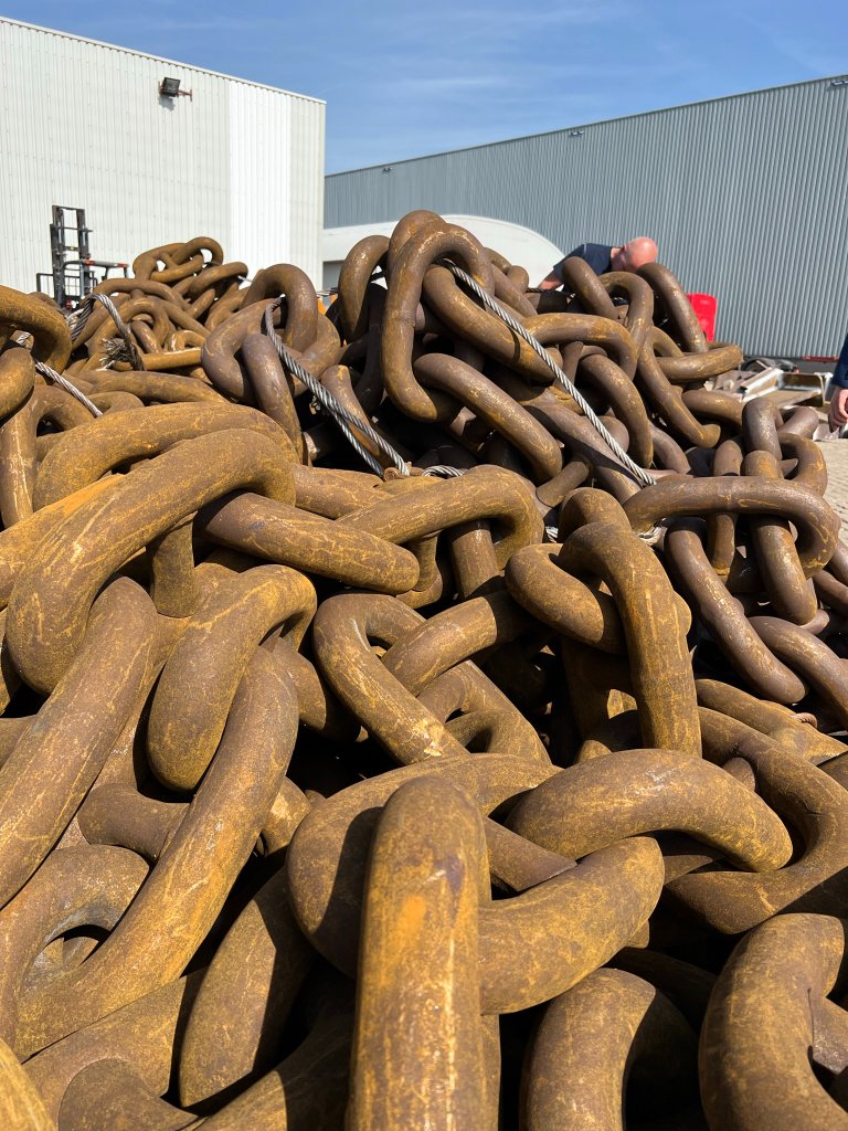 Heavy-Duty Chain & Wire Rope