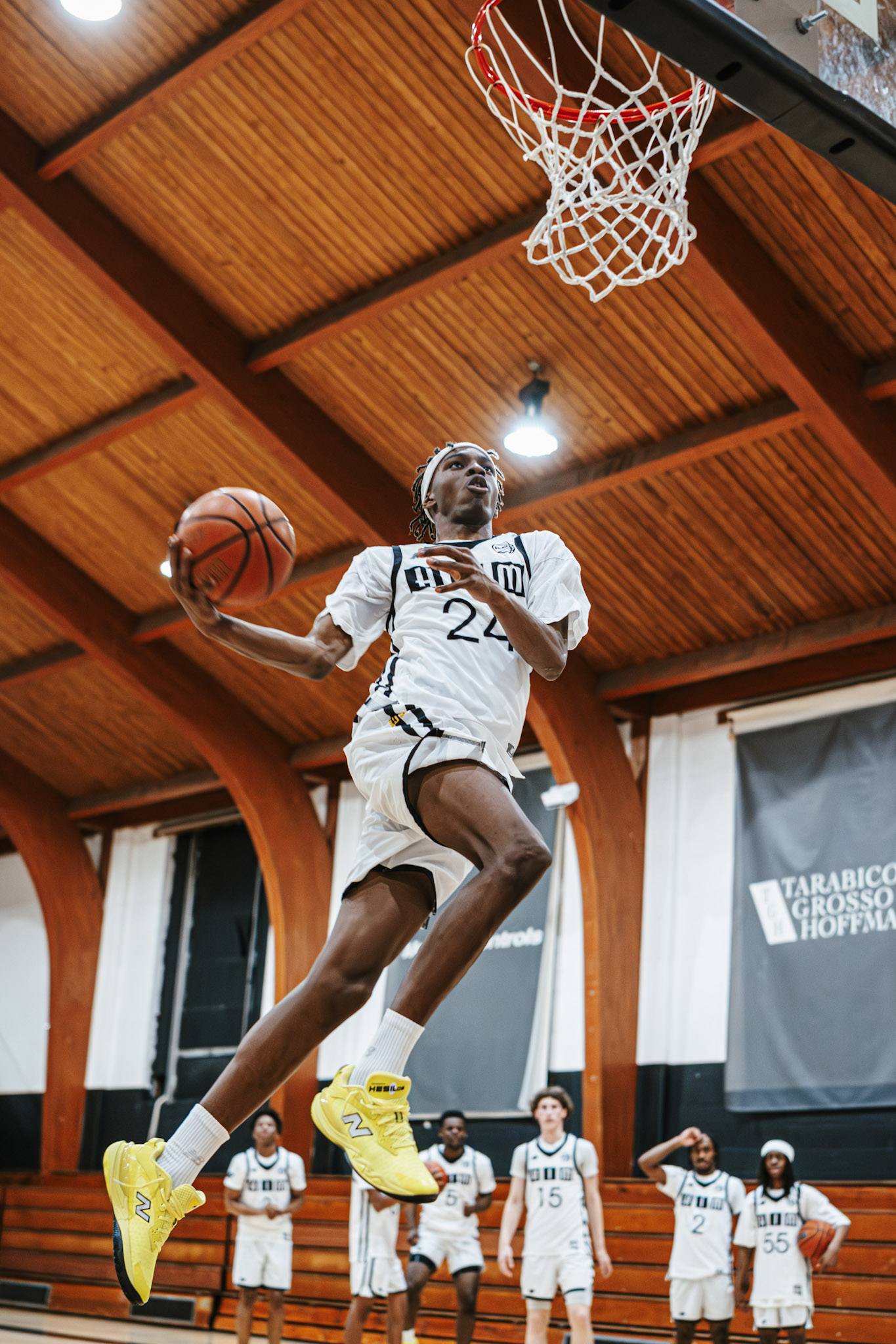 HIM League Basketball player layup - Youth basketball Delaware Maryland Pennsylvania