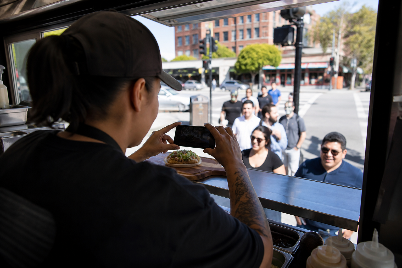 Social Media Strategies that Drive Foot Traffic to Food Trucks