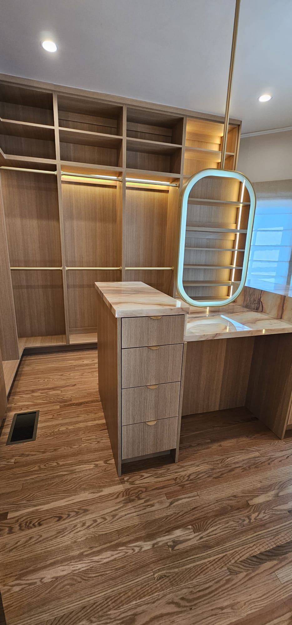 Beverly Hills Walk in Closet - Image 1