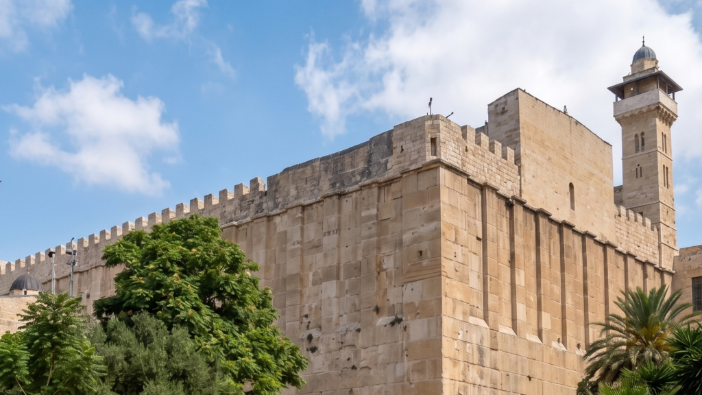 צעד של ריבונות במערת המכפלה