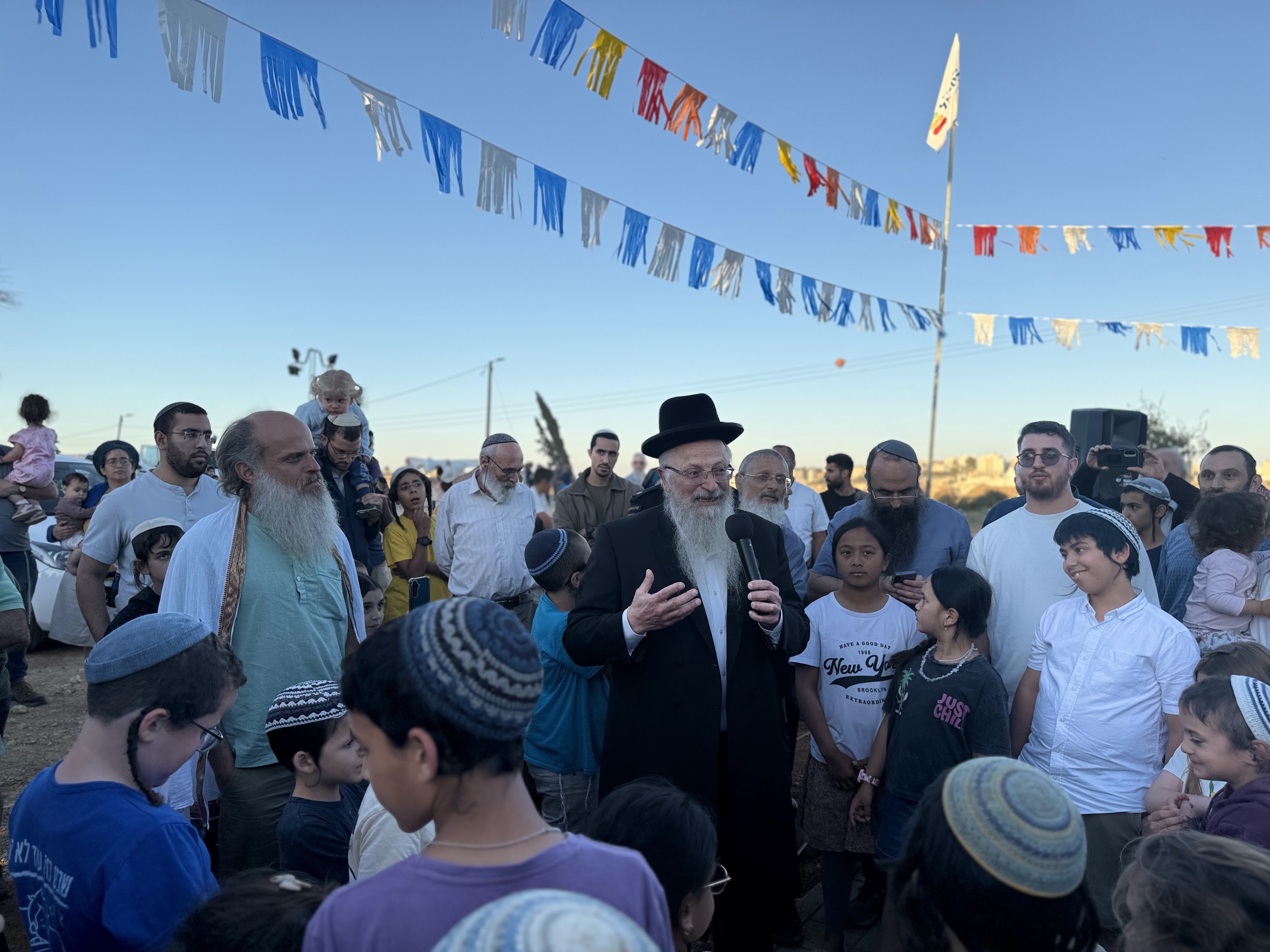 מפגש קצוות מרגש בבית אל | נחנך בית הכנסת החדש "מזמור לדוד"