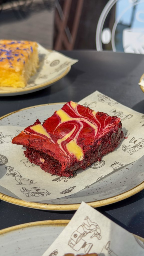 Red Velvet Brownie