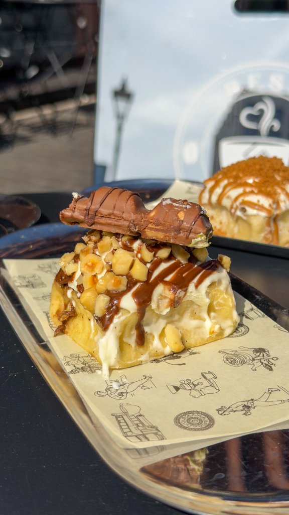 Kinder Chocolate Cinnamon Bun