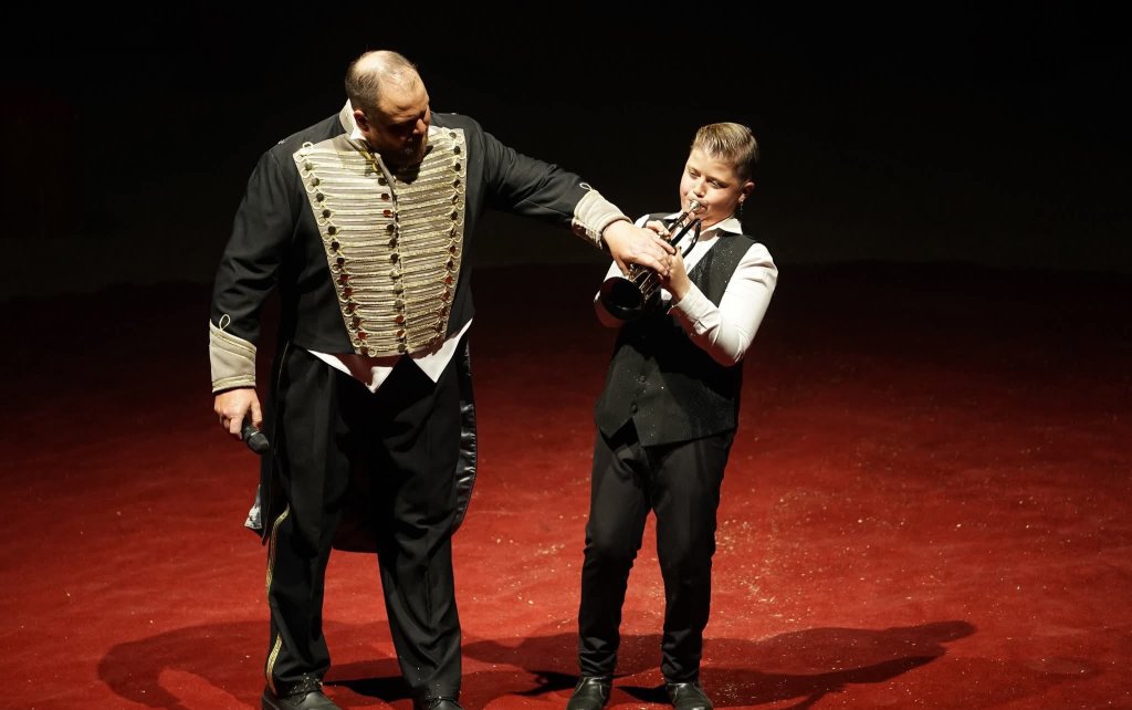 Antony Barelli mit Künstler