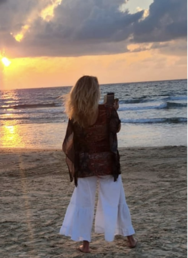 Daphna yoga stretch