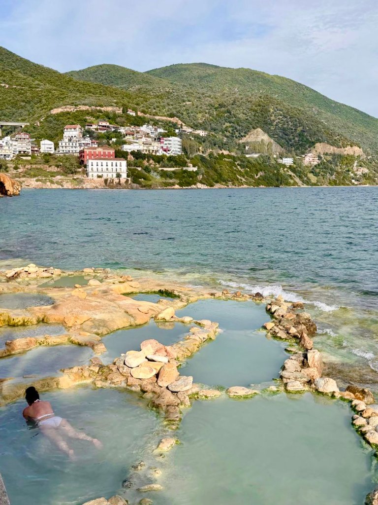 הכוח המרפא של המים: המעיינות הטרמיים של אדיפסוס והשפעתם על הWellbeing