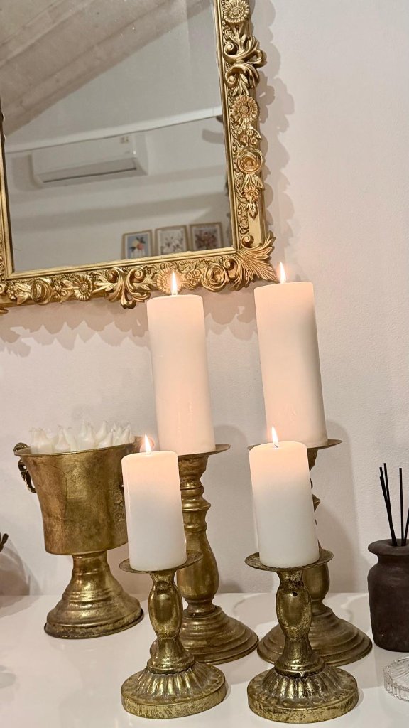 Candles with gold mirror