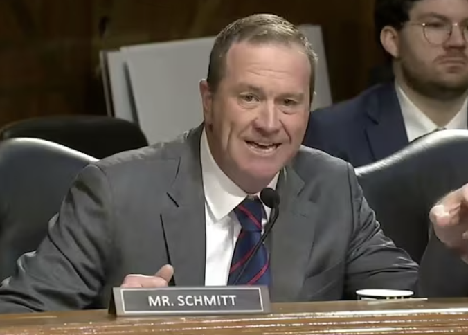 Sen. Eric Schmitt Calls to Stop Legal Immigration to Put 'Americans First'