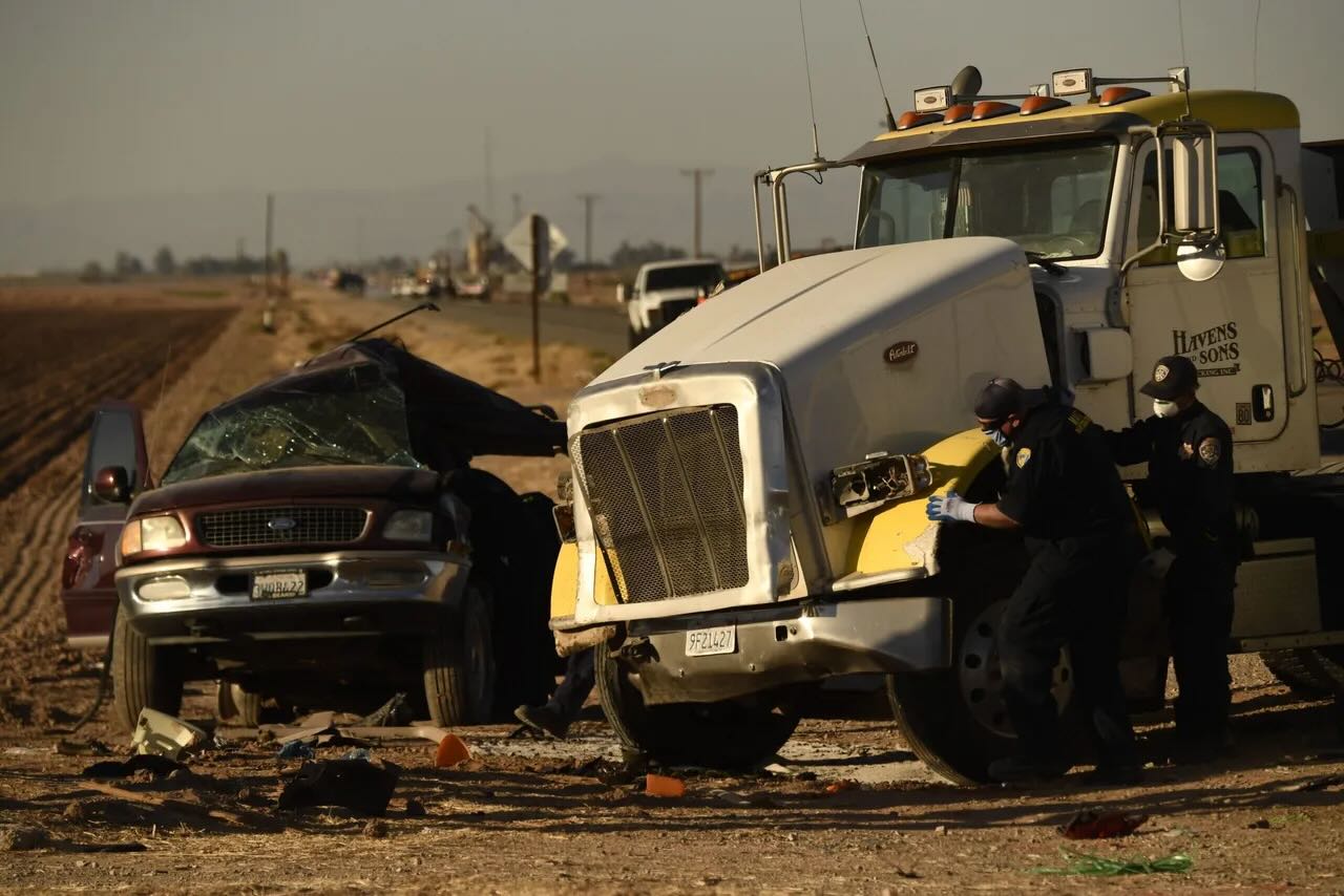 California Unlawfully Issued 17,000 Licenses To Migrant Truck Drivers, Feds Say