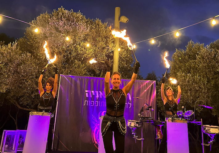 מופע לחנוכה - בקצב האור gallery image 2