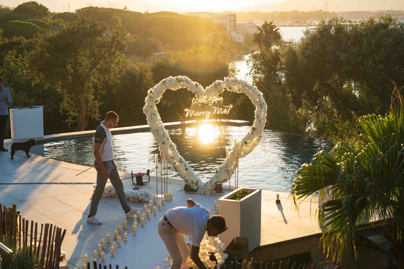 Couple lors d'un dîner romantique dans une ambiance chaleureuse