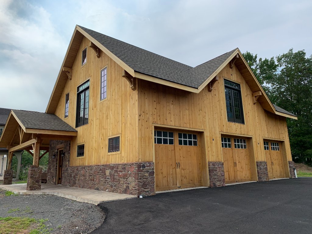 BARNS & GARAGES