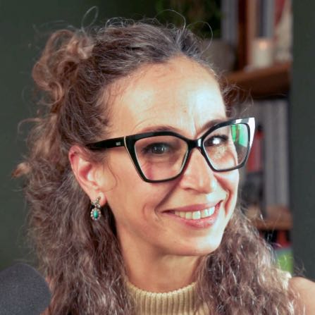 Luciana T.