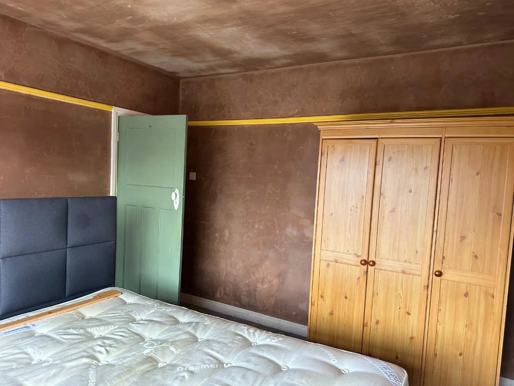 Plasterer Bromley — semi-detached house room skim
