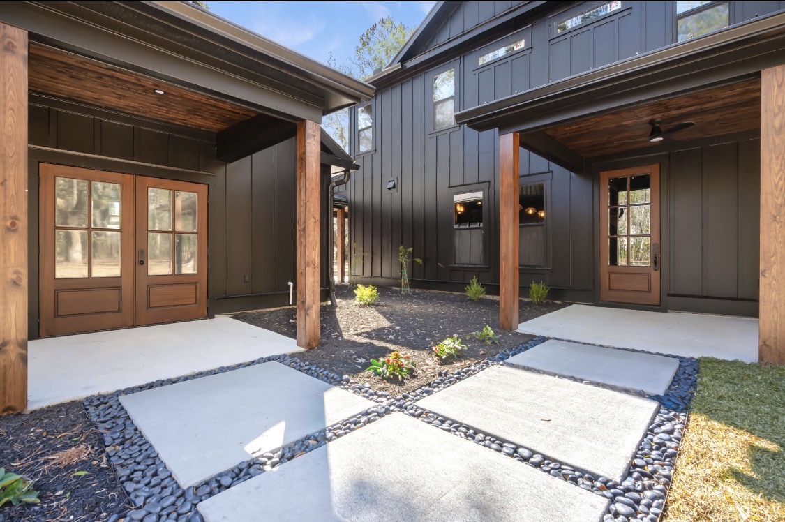 Breezeway between garage and house with stone paver walkway