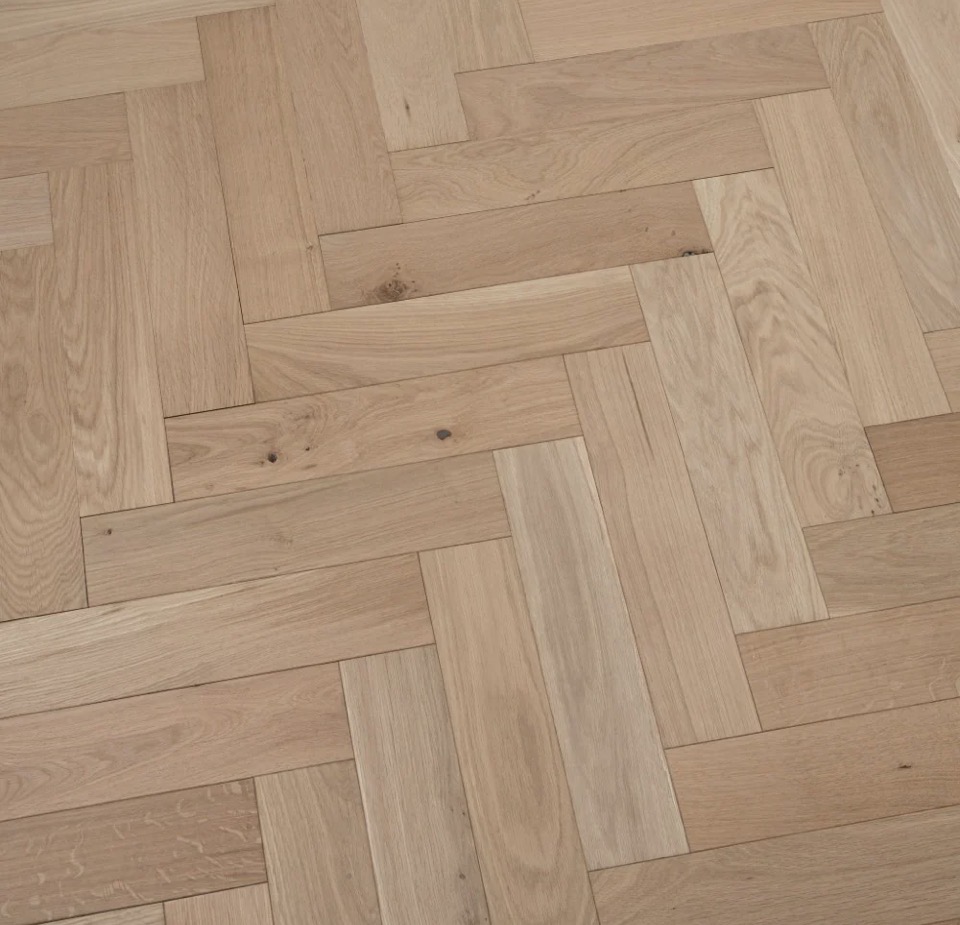 Modern Line 18mm Herringbone 18/3x80x300 - AB Unfinished Square Edges