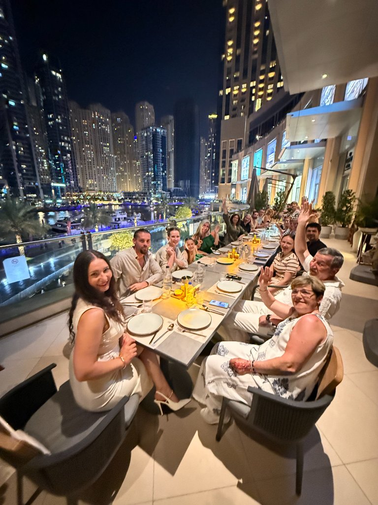 Cină de grup · Dubai Marina