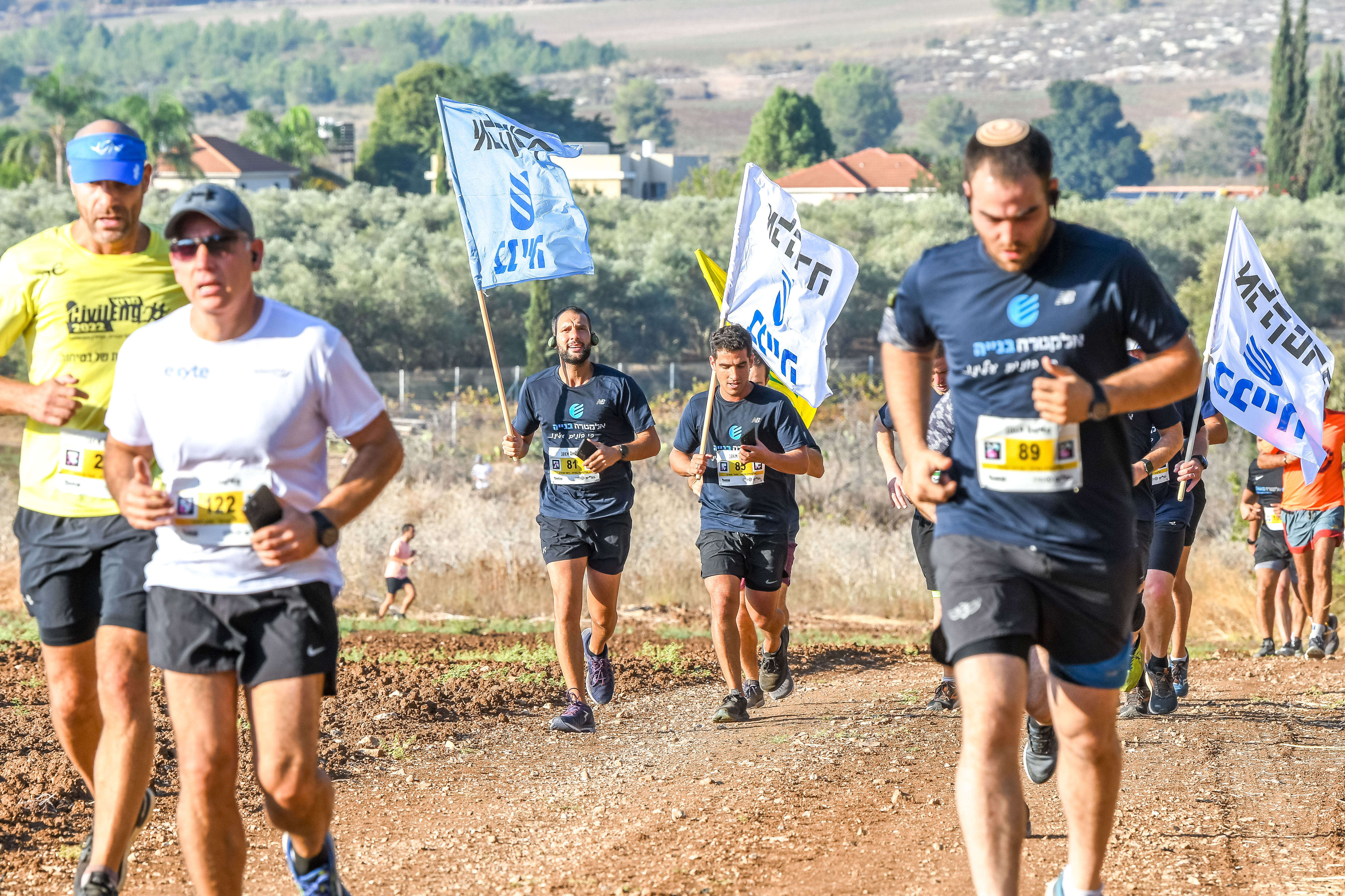 קבוצת רצים בשטח