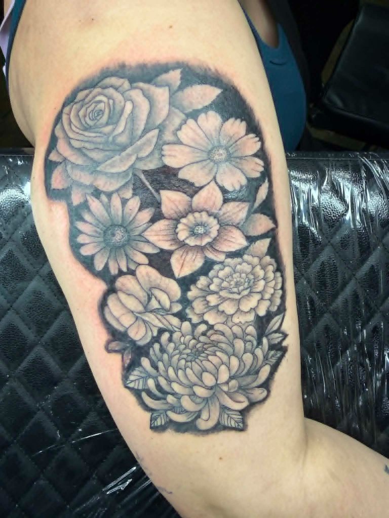 Floral black and gray thigh tattoo