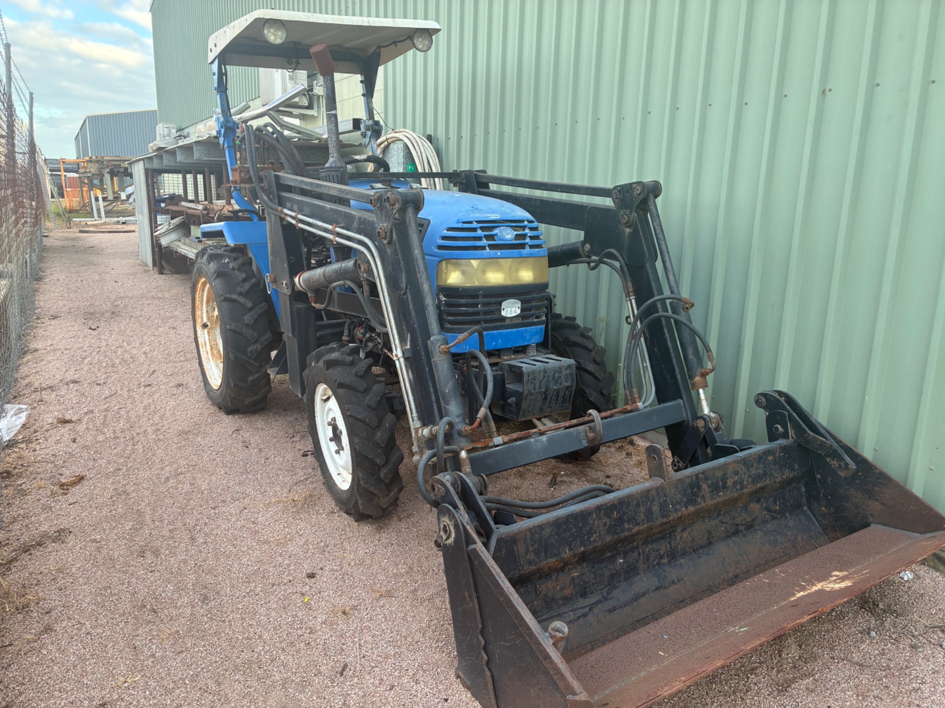Tractor with bucket