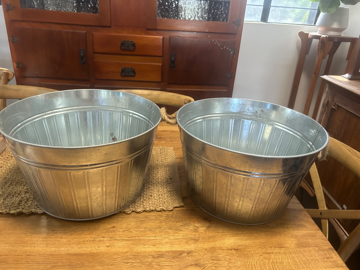 2 x Ice/drinks buckets