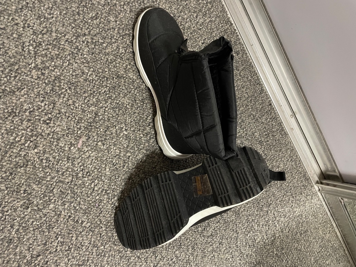 Snow boots
