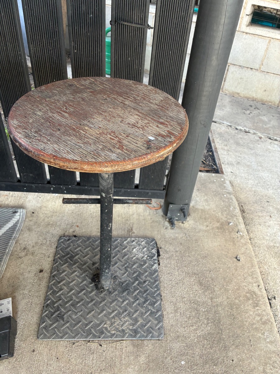 Bar stool
