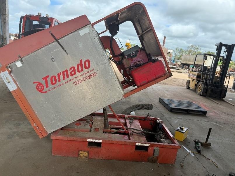 Tornado km75/20 Vaccuum Driveway Cleaner