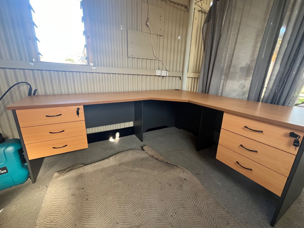 Office corner desk