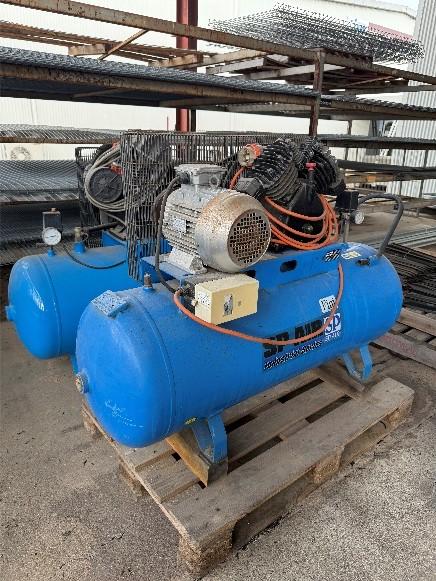 2x Compressors