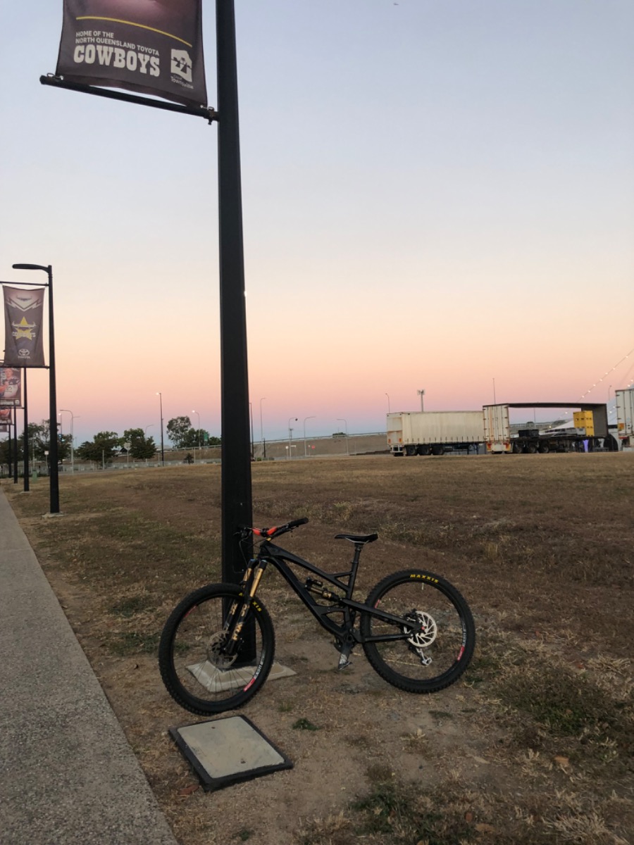 YT Capra CF Pro 2016
