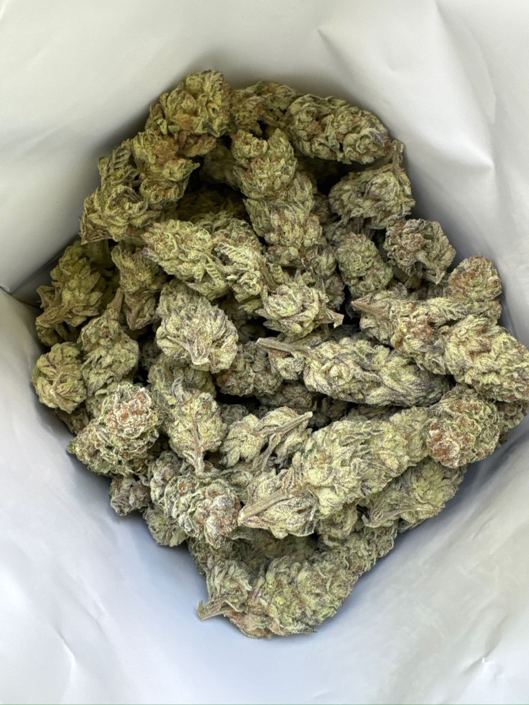Pharmaceutical-grade cannabis extract oils for medical formulation