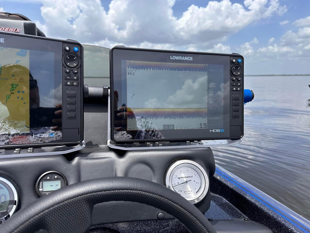 Electronics upgrade — Lowrance HDS12 install 📡
