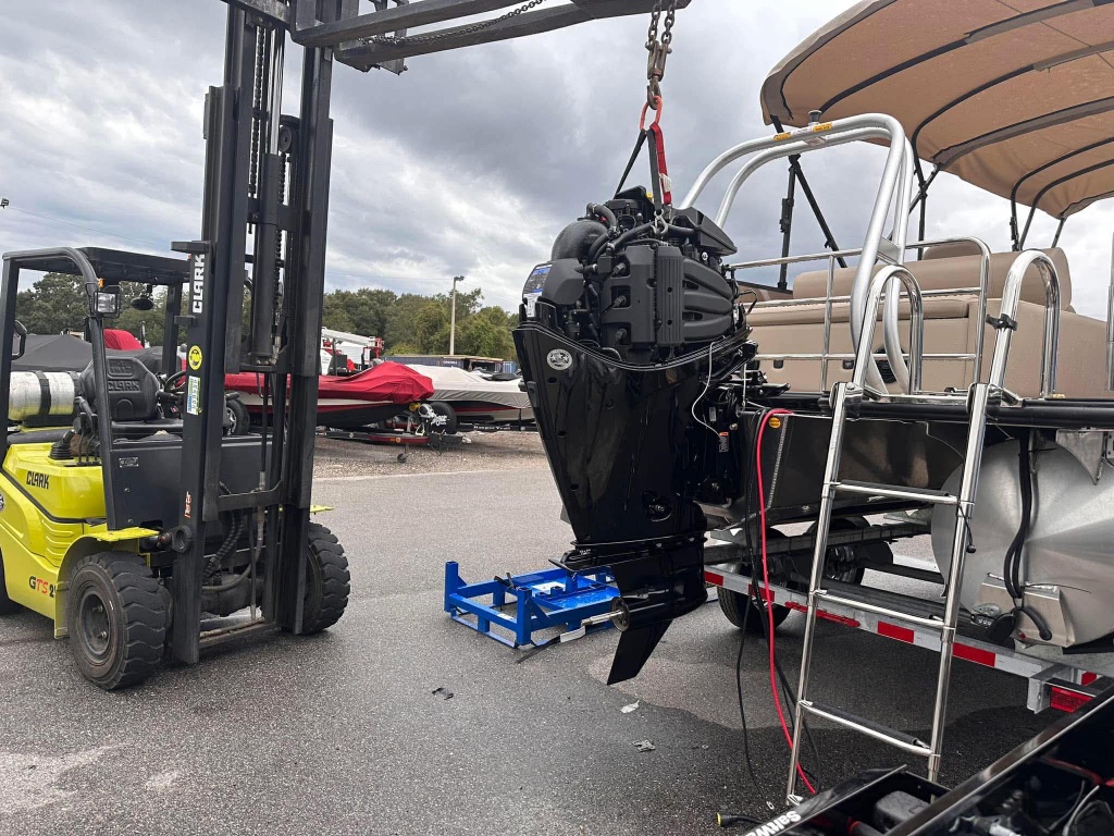 New outboard engine installation on a pontoon 🚤