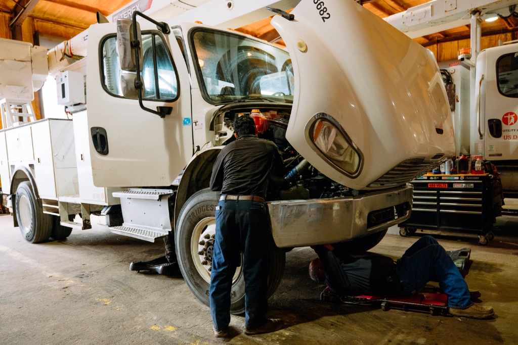 commercial diesel engine oil consumption diagnostics turbocharger blow-by crankcase ventilation piston rings