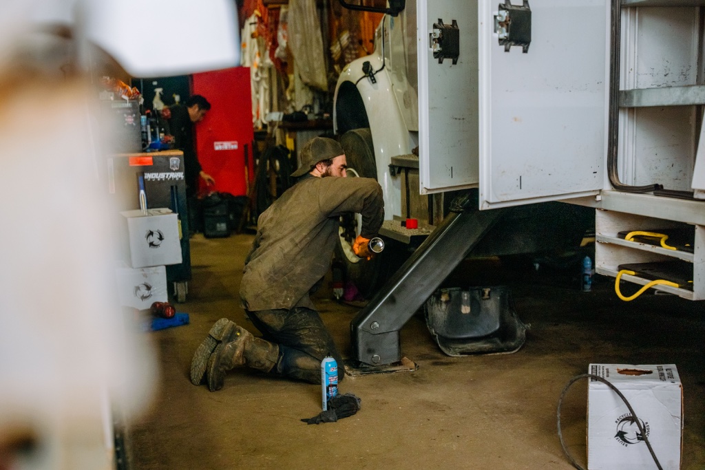 CRANETEC mobile service truck equipped for Orlando contractor fleet maintenance