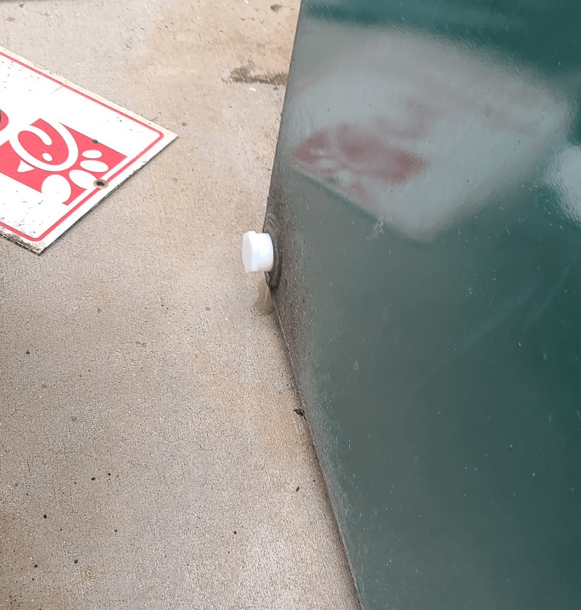 Dumpster drain plug for restaurants to prevent liquid leakage in Maryland