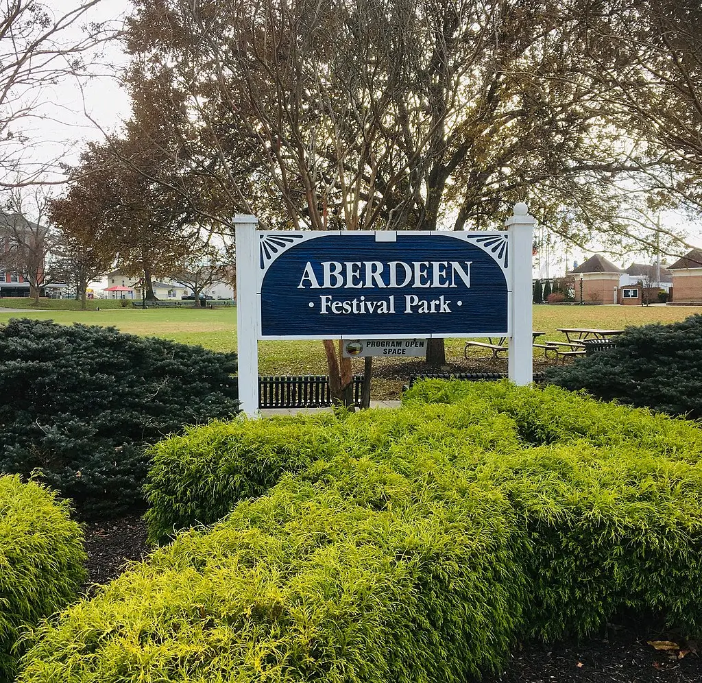 Commercial trash and dumpster service in Aberdeen, MD 21001